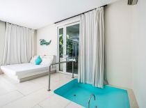 Villa Puro Blanco, Masters Bathtub